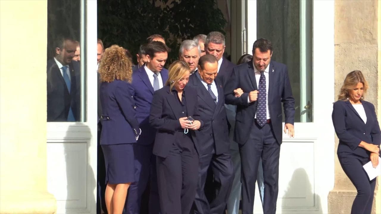 Consultazioni, il centrodestra lascia il Quirinale: Salvini sorregge Berlusconi