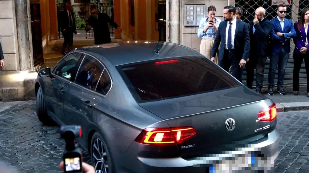 Roma, Berlusconi arriva nella sede di Fdi: ad accoglierlo Giorgia Meloni