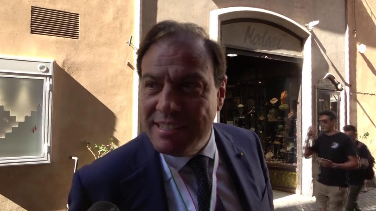 25 aprile festa di libertà, FdI sposa la linea Urso: ma c'è chi si trincera dietro il silenzio stampa