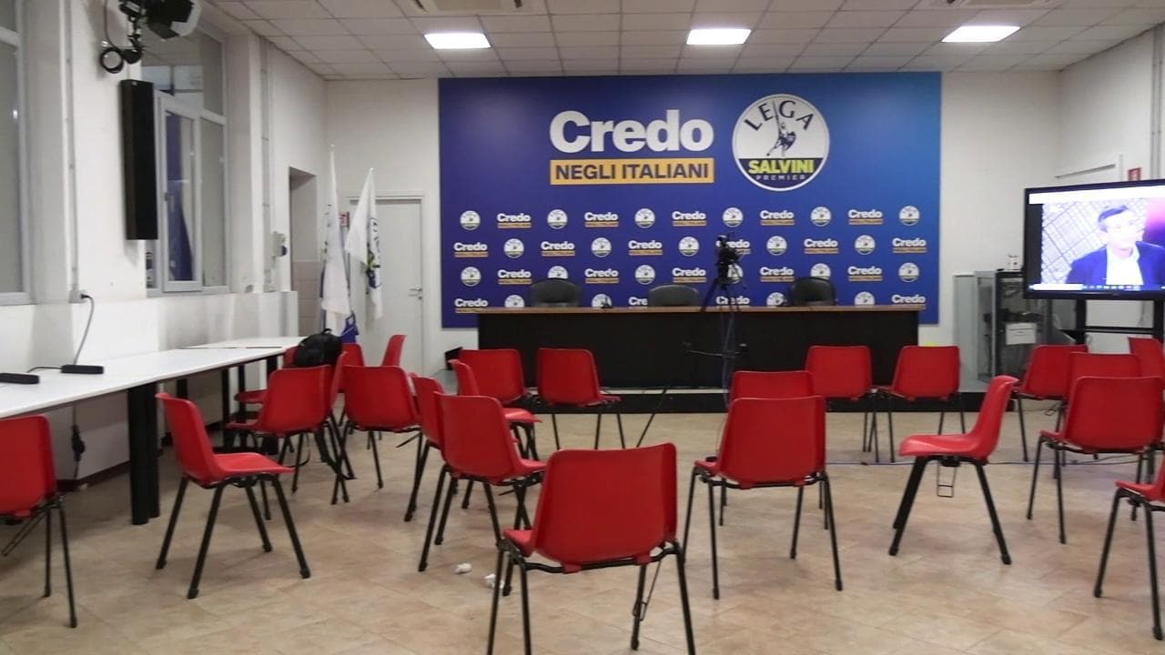 Vince il centrodestra ma è débâcle Lega: musi lunghi, bocche chiuse e umore a terra nel partito di Salvini