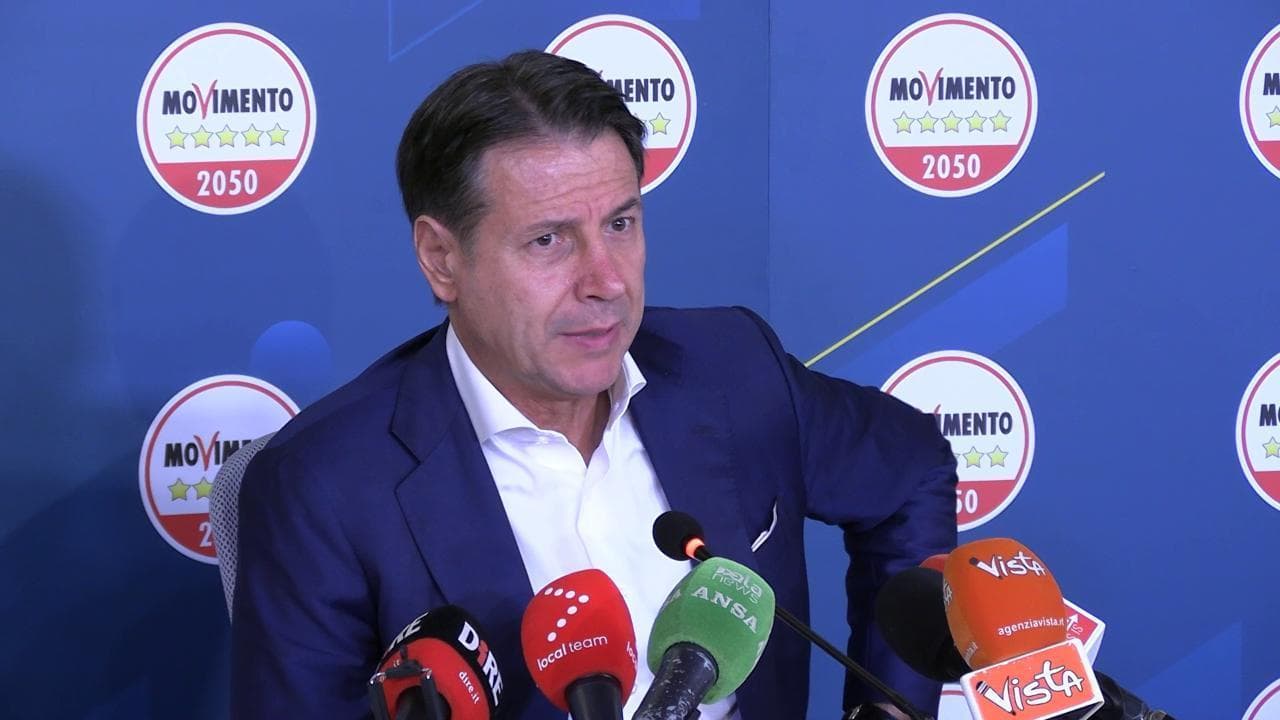 La notte elettorale dei 5 stelle, Conte: "Chi tocca il reddito di cittadinanza se la vedrà con noi"