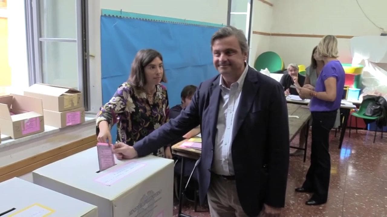 Elezioni, Calenda vota a Roma: "Votate liberamente e consapevolmente"