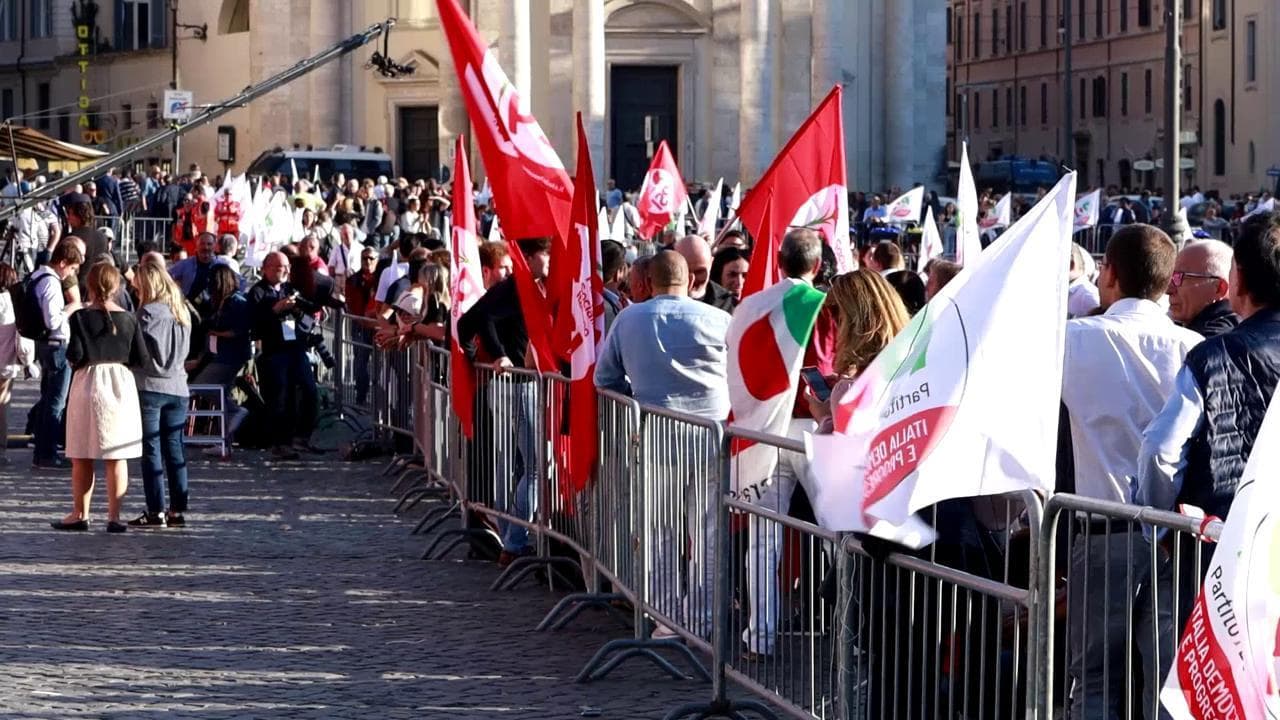 Centrosinistra, bollette, lavoro e diritti: le priorità dei militanti del Pd. Rompere con il M5s? "Un errore"