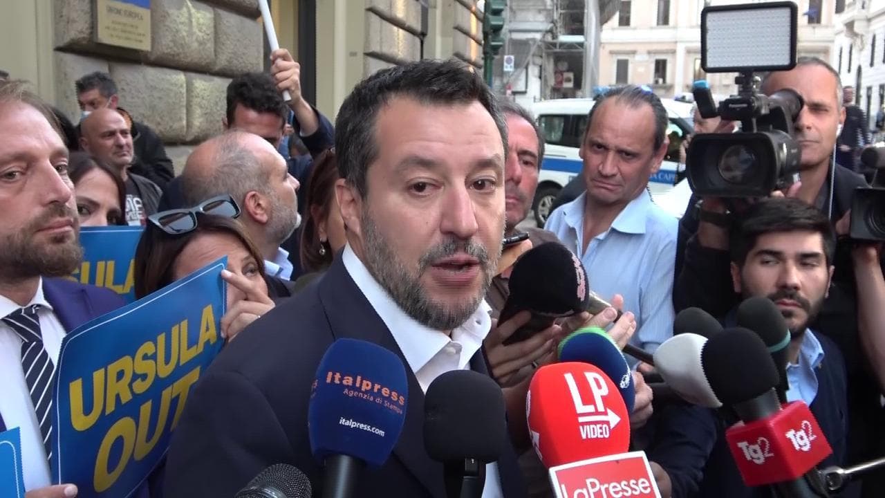 Salvini contro Von der Leyen: "Ricatta l'Italia a tre giorni dal voto: scuse o dimissioni"