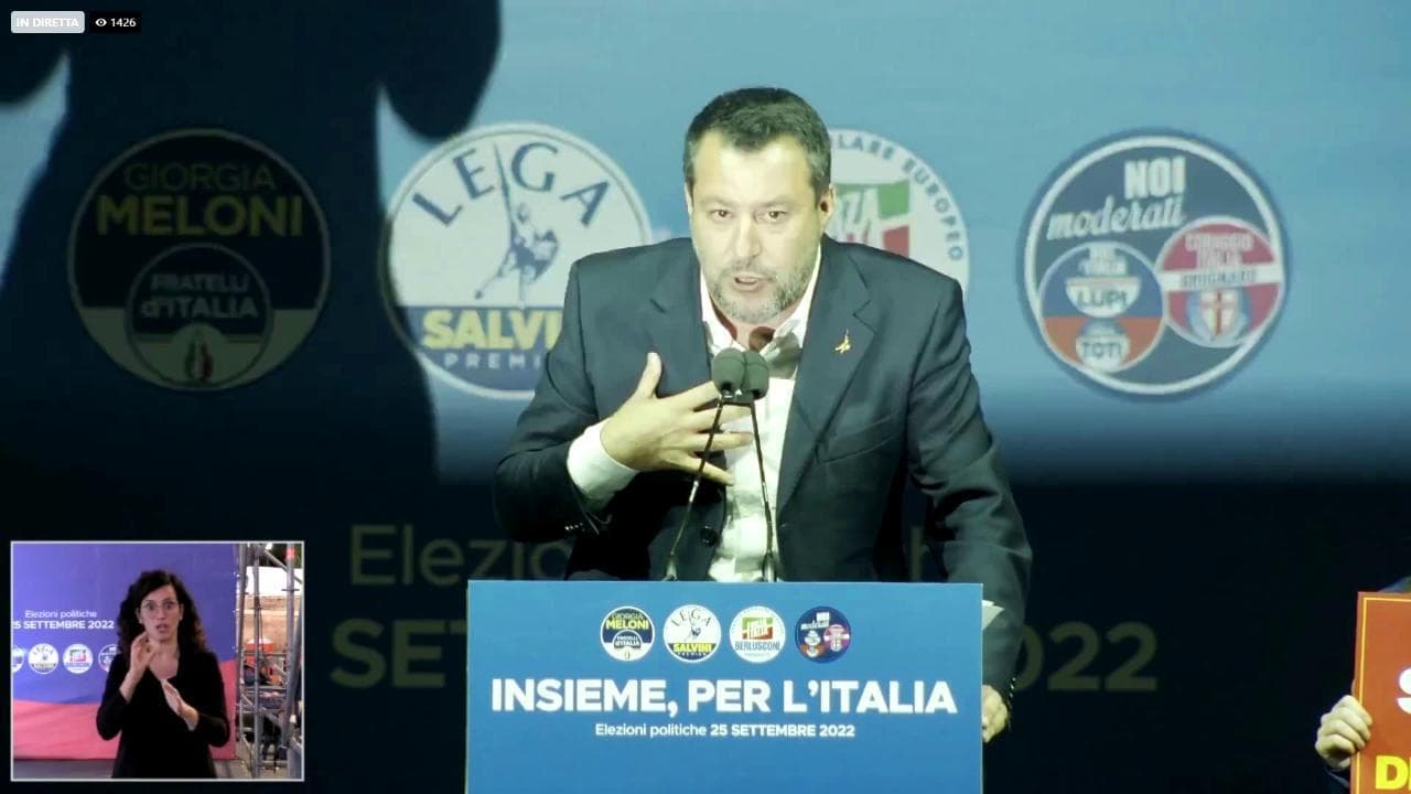 Salvini a piazza del Popolo: "Ho bloccato gli sbarchi di migranti e non vedo l'ora di rifarlo"