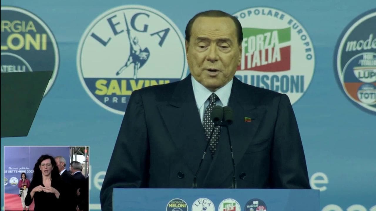 Berlusconi a piazza del Popolo: "Vogliamo un'Europa potenza militare". Ma non cita la Russia