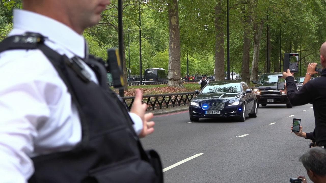 Funerali Elisabetta II, Biden verso Westminster: il lungo corteo di auto scorta il presidente Usa