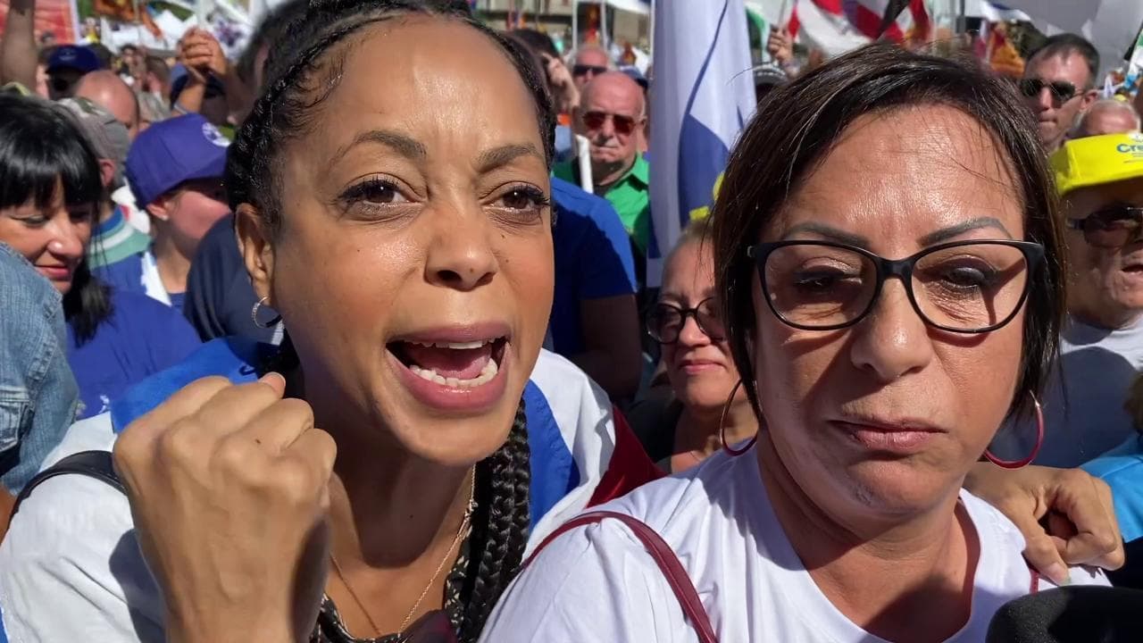 Pontida, anticomuniste cubane scambiate per contestatrici: i militanti strappano loro lo striscione