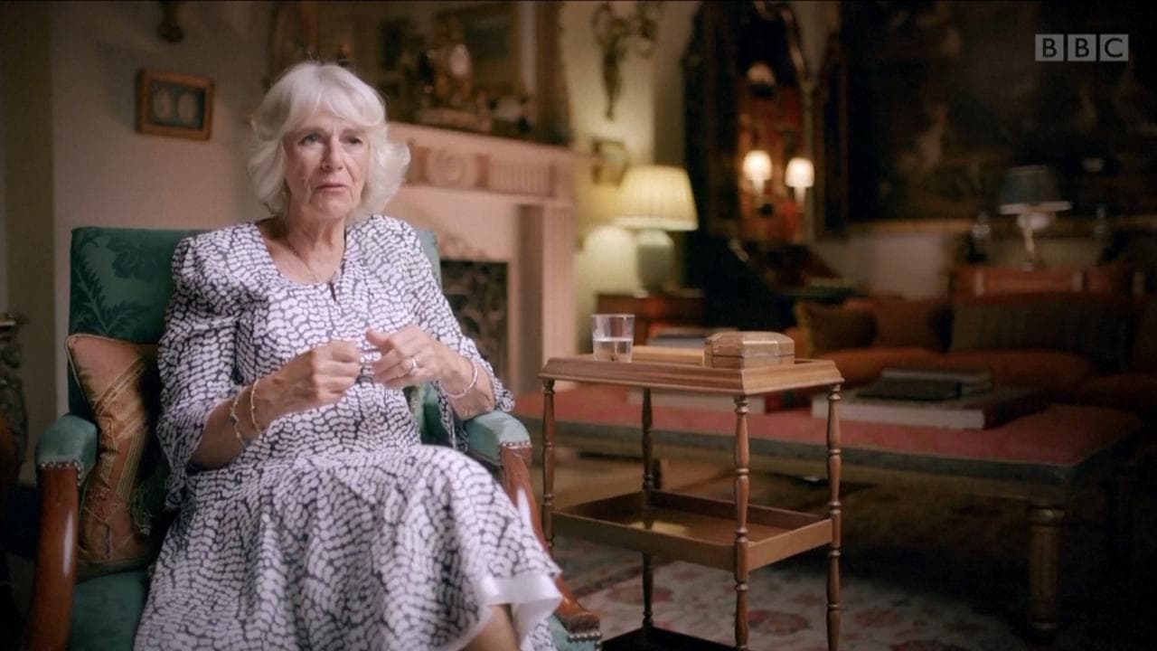 Il primo discorso da regina consorte di Camilla è un tributo a Elisabetta II: "Donna sola tra gli uomini"