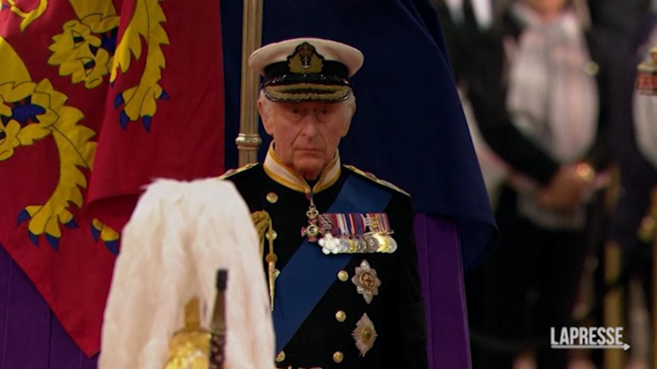 Carlo, Anna, Edoardo e Andrea: i figli della regina Elisabetta alla veglia a Westminster Hall