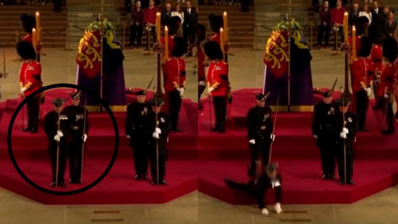Guardia reale collassa e cade dal podio durante la veglia al feretro della regina Elisabetta II