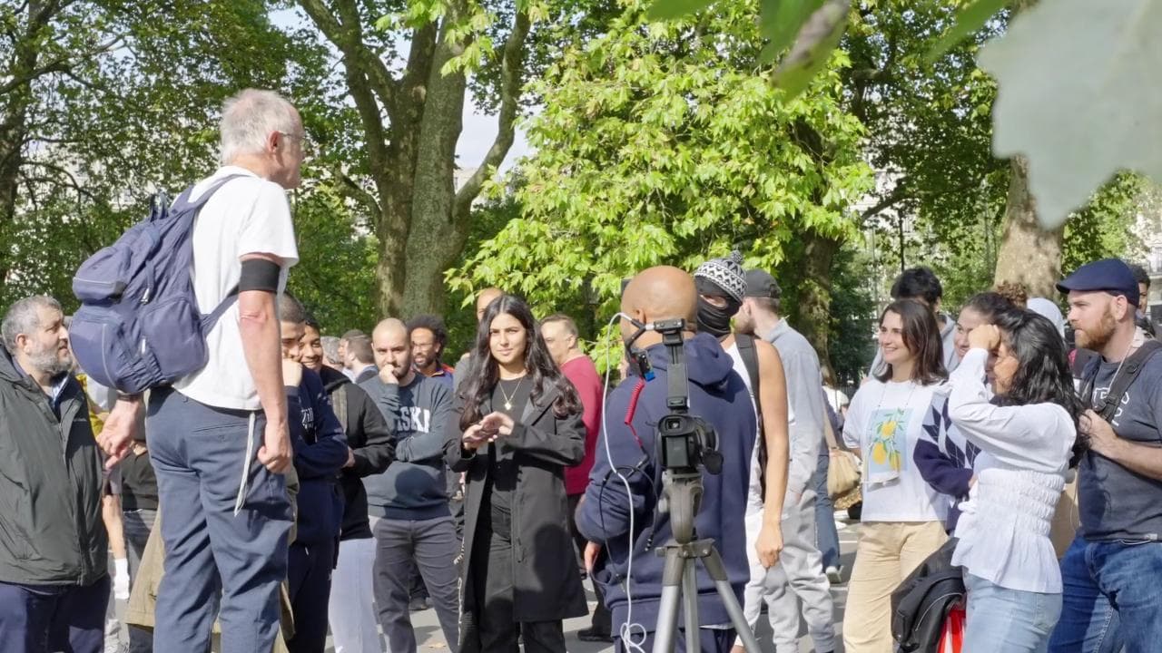 Elisabetta II, la morte della regina anima anche gli eccentrici oratori di Hyde Park