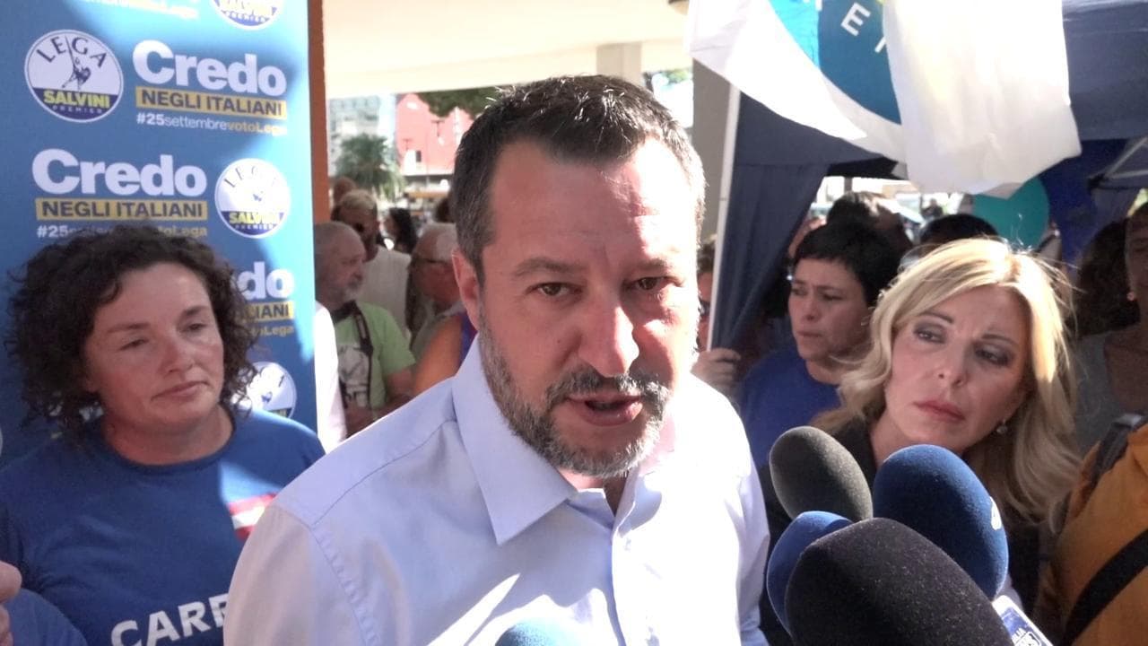 Elezioni, Salvini si giustifica sul summit ad Arcore senza Meloni: "Sono passato a prendere un caffè"