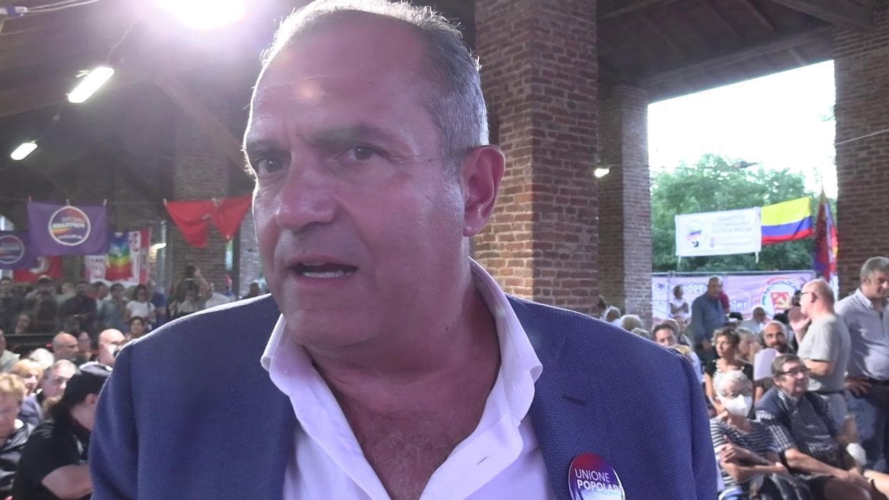 De Magistris: "Il Pd principale azionista del governo Draghi. Noi unica opposizione alle destre"