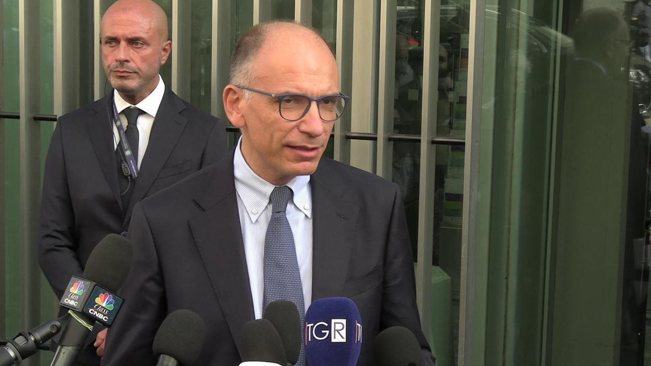Elisabetta II, il ricordo di Letta: "Quella volta che parlammo di Pyongyang e mi tempestò di domande"