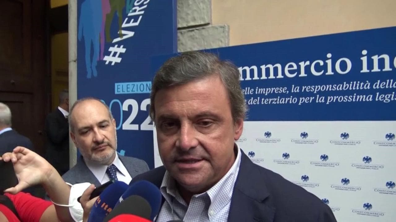Calenda: "Campagna elettorale sta diventando demenziale, basta idiozie. Vediamoci"