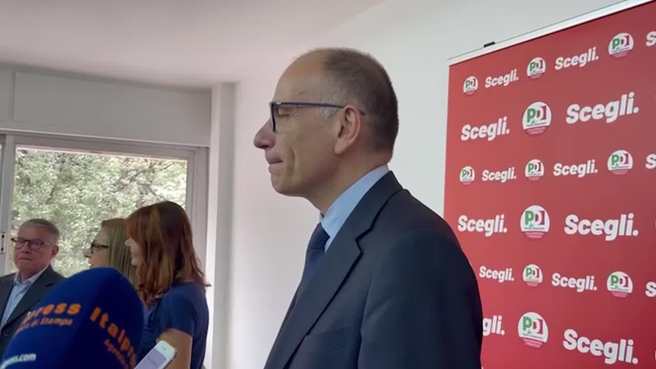 Letta a Cagliari: "Il Rosatellum? L'ha voluto Renzi, è una legge sbagliata"