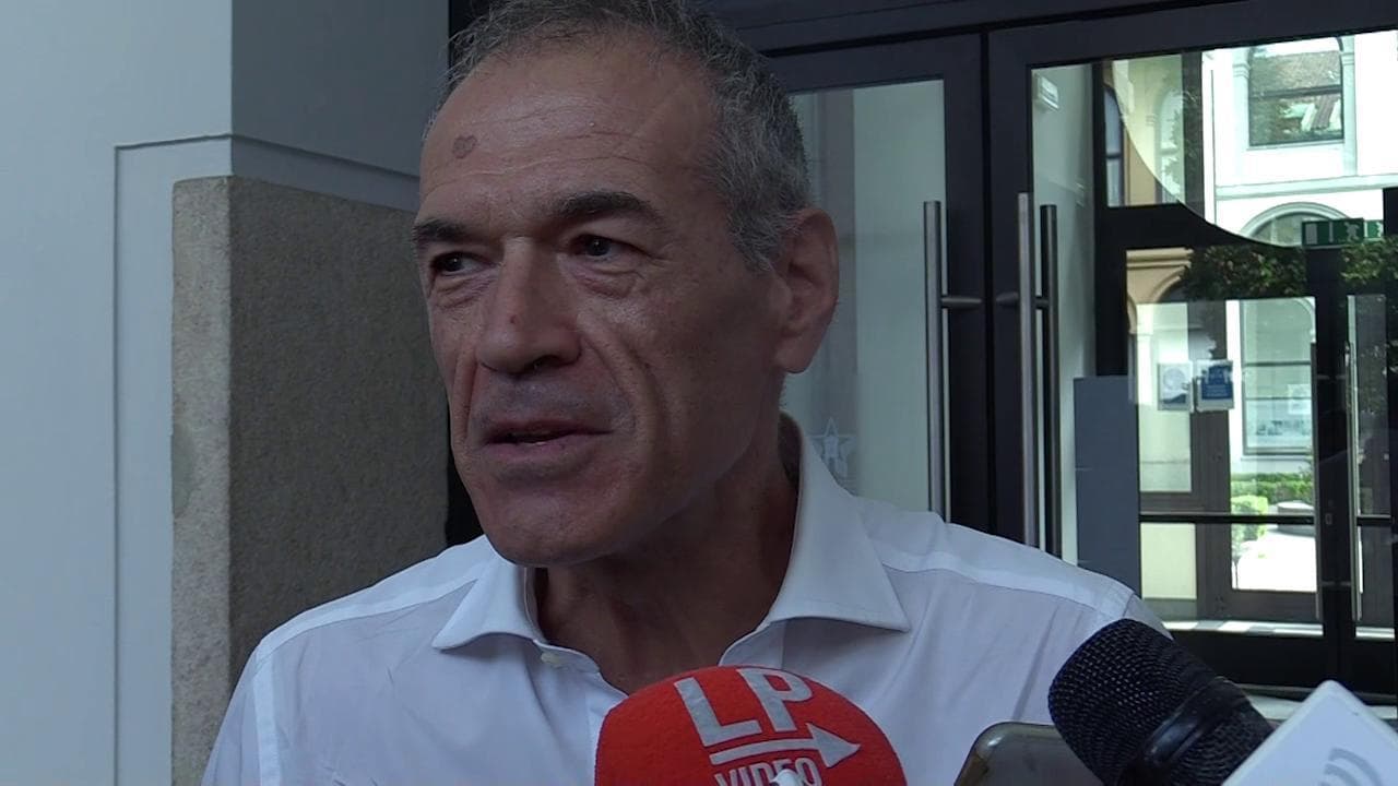 La campagna elettorale di Cottarelli: metro, auto blu e la mappa di Cremona a Daniela Santanchè