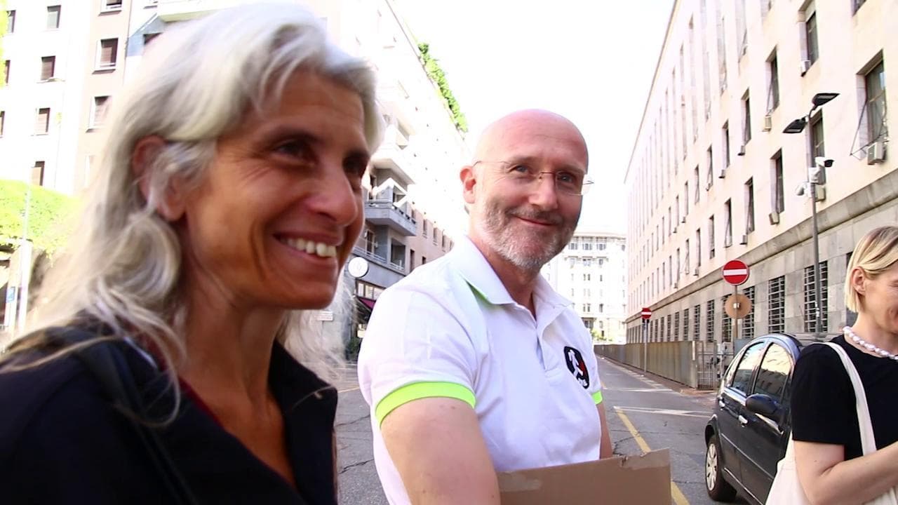 Elezioni, tra Gilet Arancioni e candidati per caso: il peggio (e il meglio) della presentazione delle liste a Milano