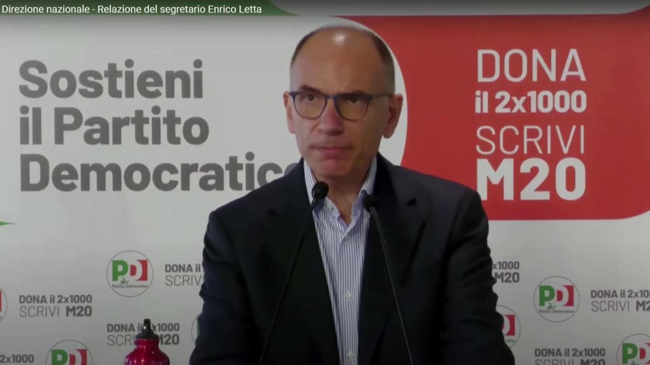Letta presenta il programma Pd: "Scelta di campo per la Costituzione". Lungo applauso per Mattarella