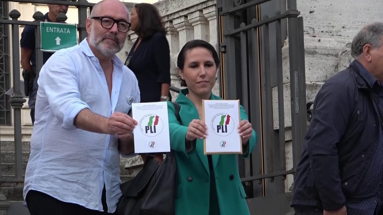 Partito Liberale, Maie, Sacro romano impero cattolico: i primi partiti a depositare i simboli al Viminale