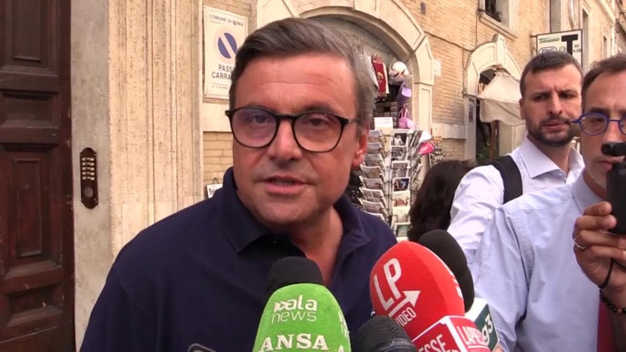 Calenda: "Io leader del terzo polo, ma su Pizzarotti decide Renzi"
