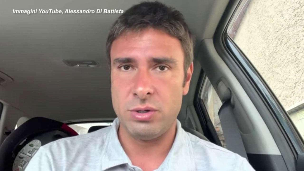 M5s, Di Battista: "Grillo è un padre padrone, sotto di lui non ci sto"