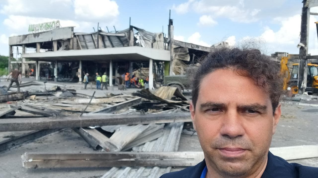 Ucraina, l'inviato di Repubblica tra i resti del supermercato a Kremenchuk