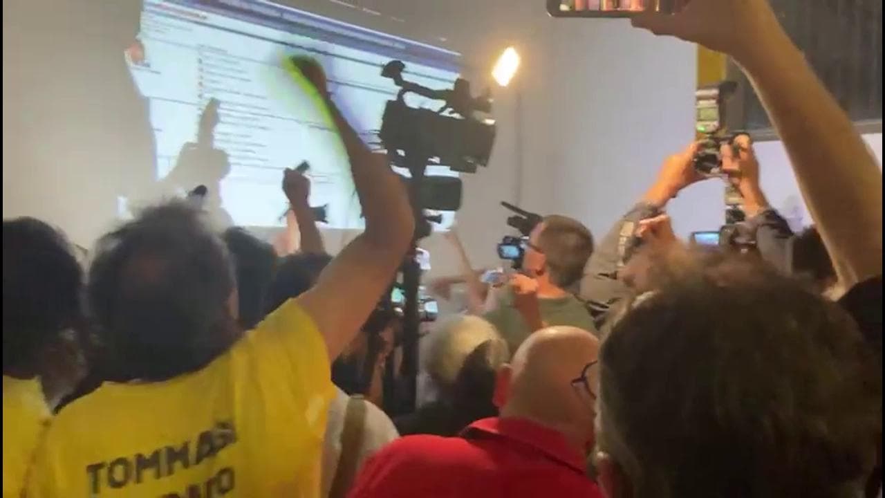 Verona, il boato e il festeggiamenti dei sostenitori di Tommasi durante lo spoglio