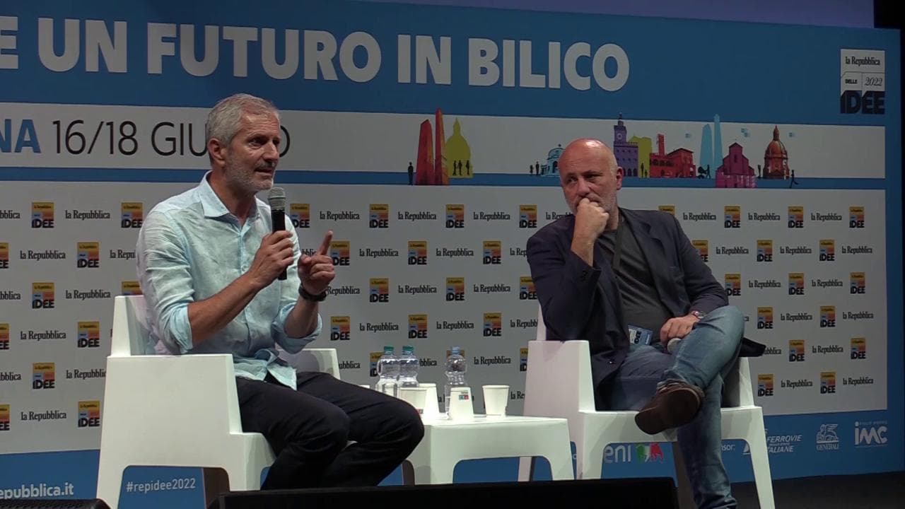RepIdee 2022, Carofiglio: "Come difendersi dall'imbroglio dei populisti". Dalla parabola di Loch Ness alla 'tecnica del panino'"