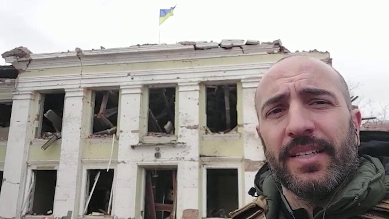 Dentro Okhtyrka, il "paese eroe" che ha fermato la colonna di tank russi diretti a Kiev