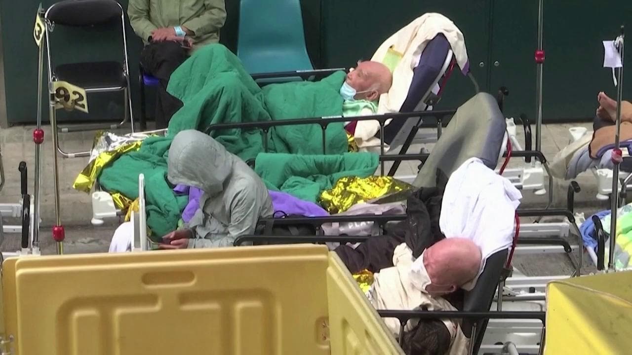 Covid, Hong Kong è allo stremo: obbligo di tampone per tutti gli abitanti