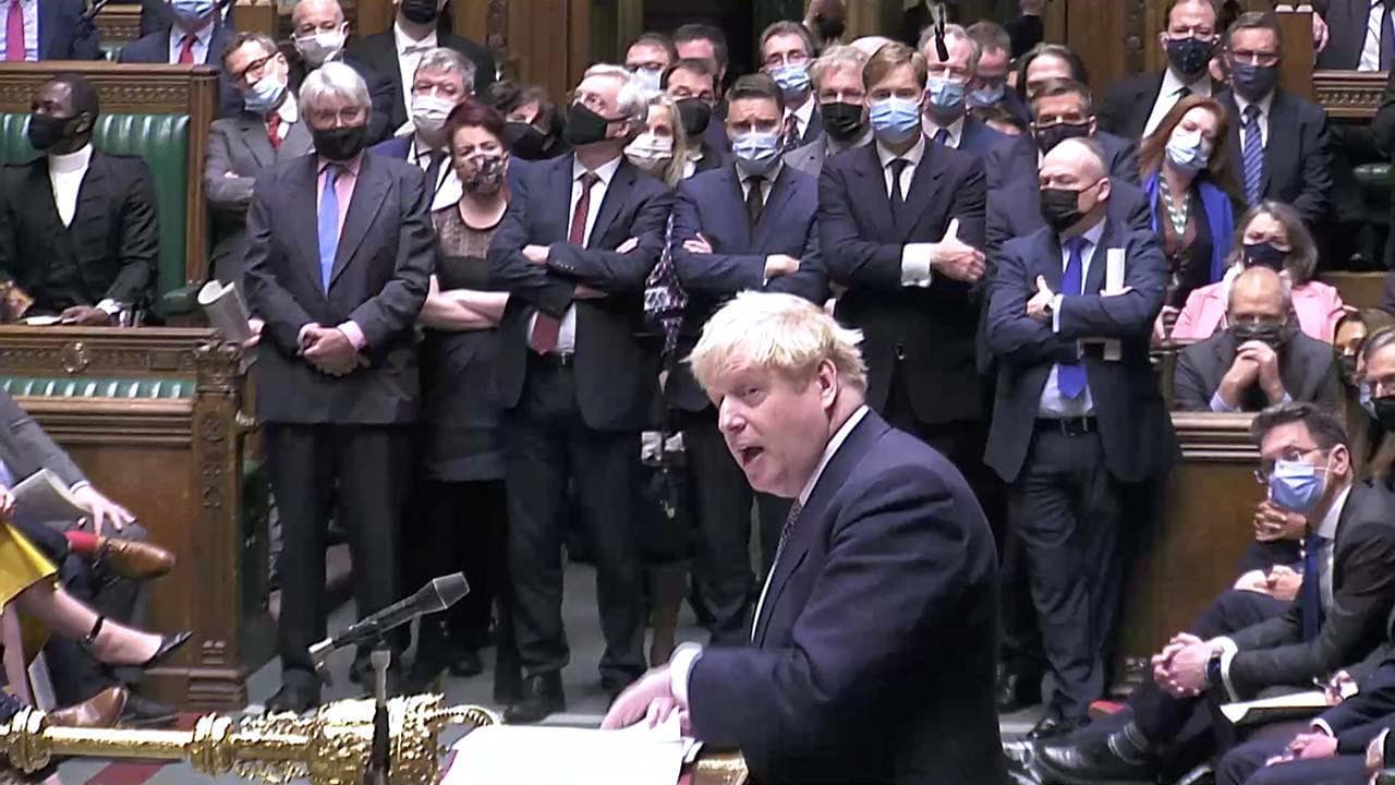 Gb, Johnson si scusa per i party a Downing Street durante il lockdown: "Capisco la rabbia delle persone"