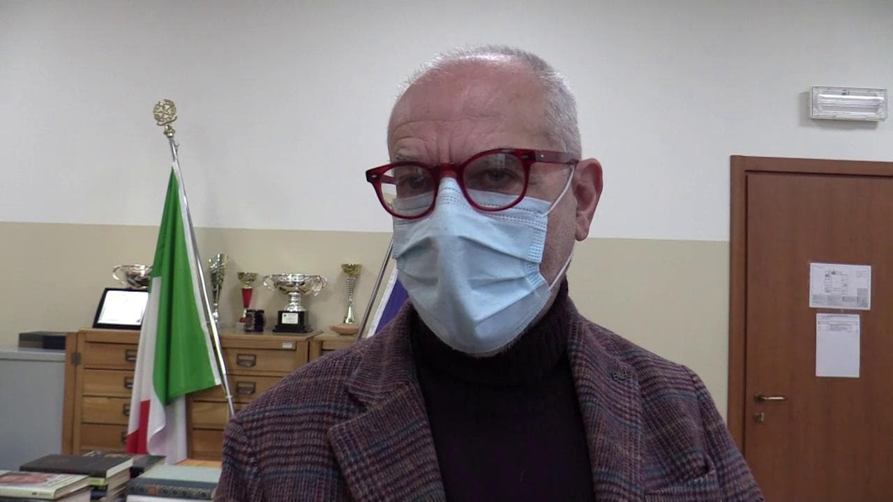 Covid, il preside contro la dad per non vaccinati: "Dividere studenti è una tragedia educativa"