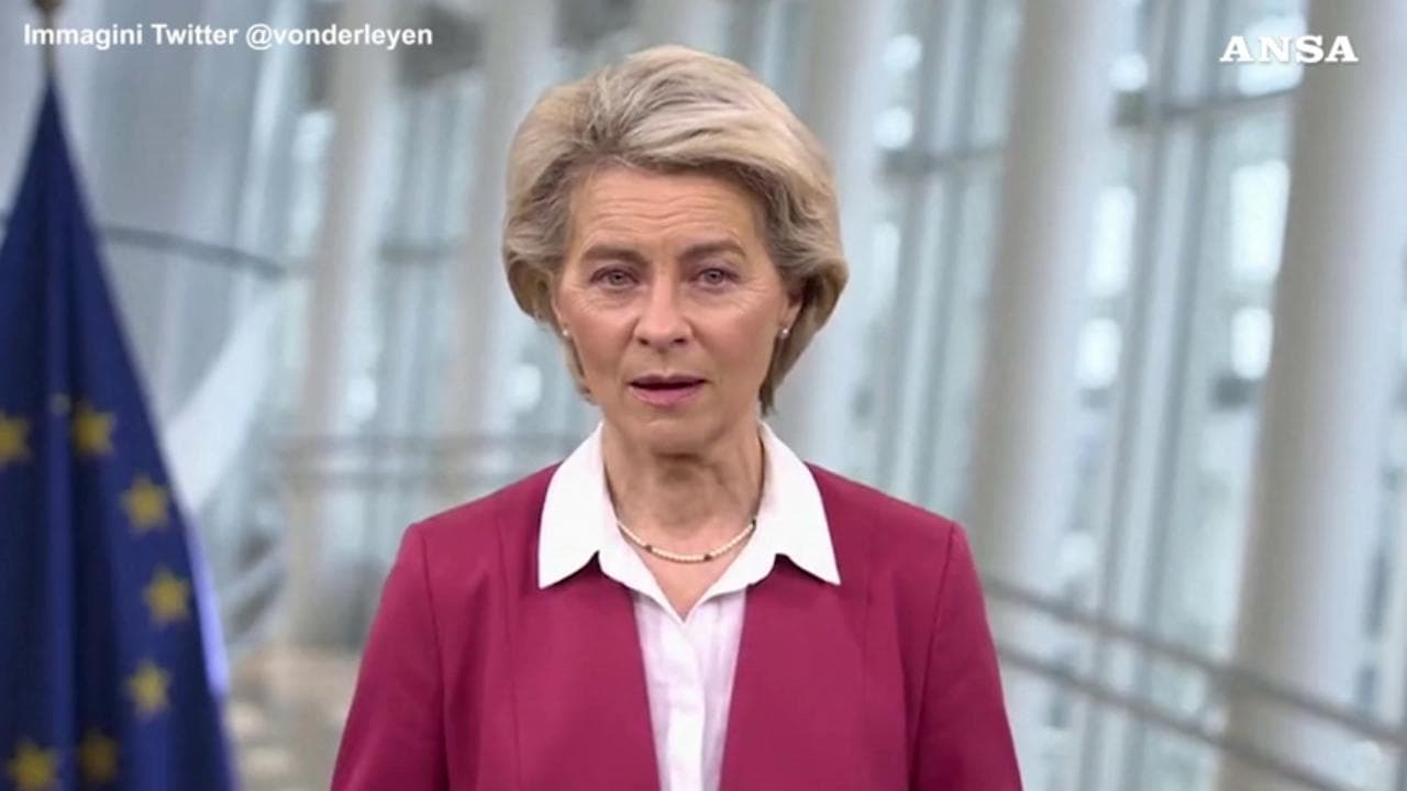 Vaccini, von der Leyen: "Condivideremo 700 milioni di dosi entro la metà del 2022"