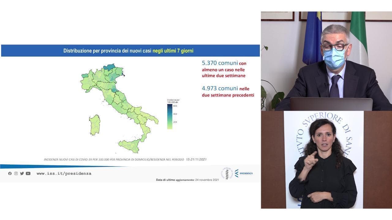 Covid, Brusaferro: "Crescono nuovi casi, specialmente tra gli under 19"