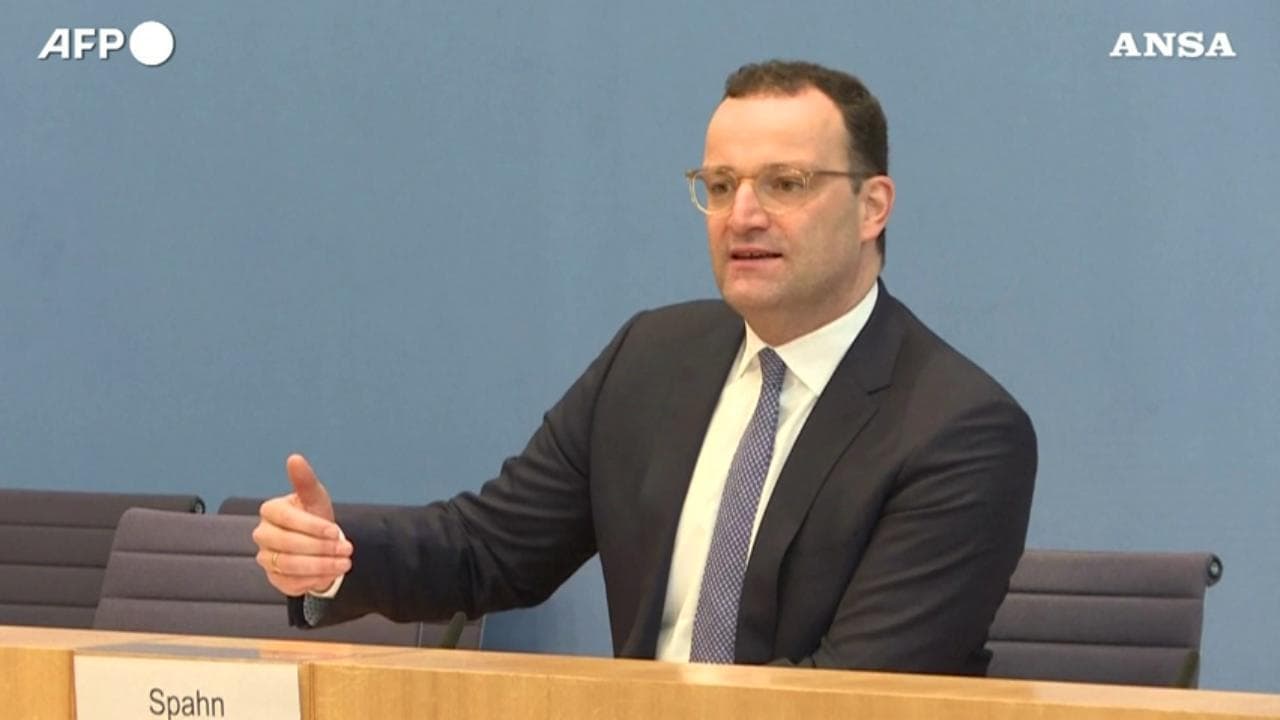 Germania, il ministro della Salute Spahn: "Per fine inverno i tedeschi saranno vaccinati, guariti o morti"