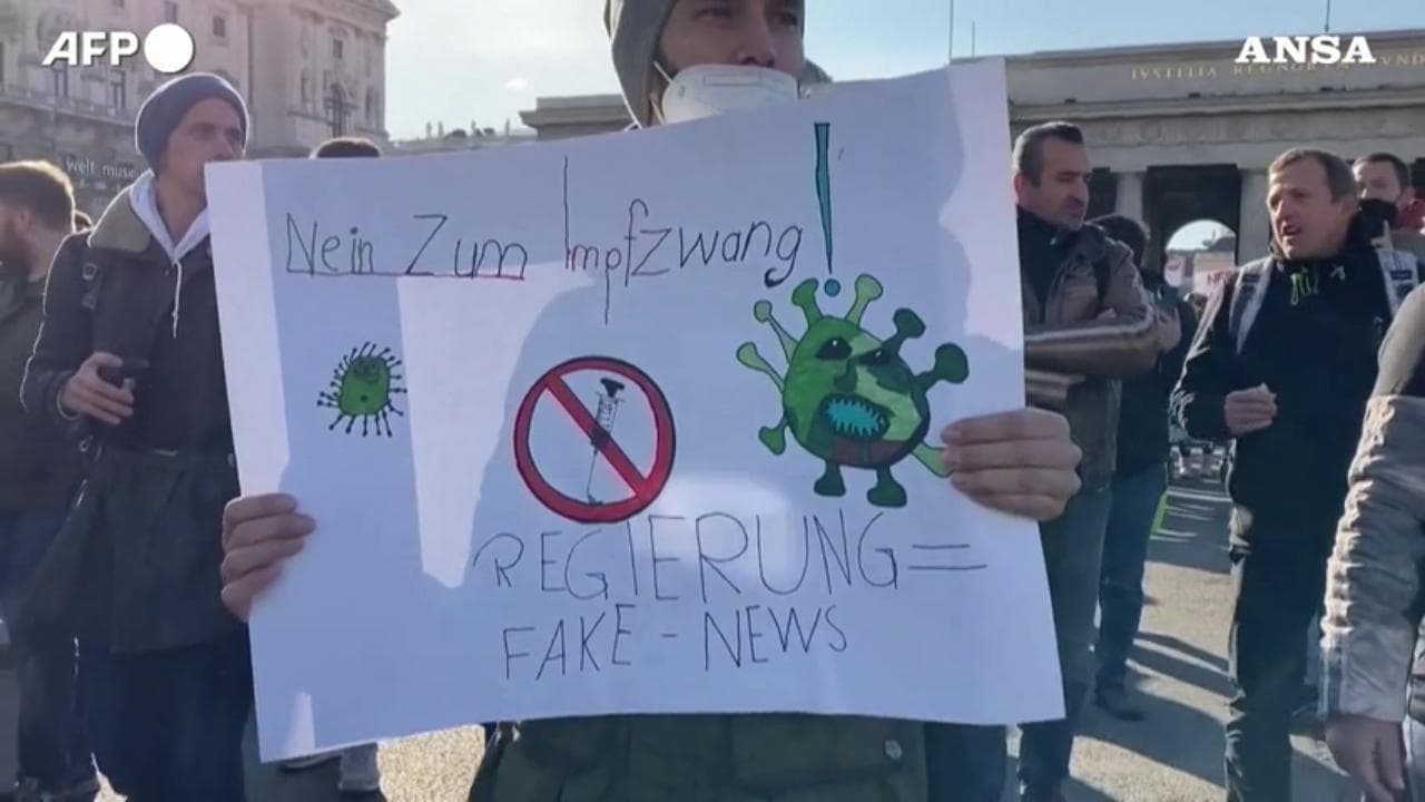 Coronavirus, a Vienna proteste contro il lockdown e l'obbligo vaccinale