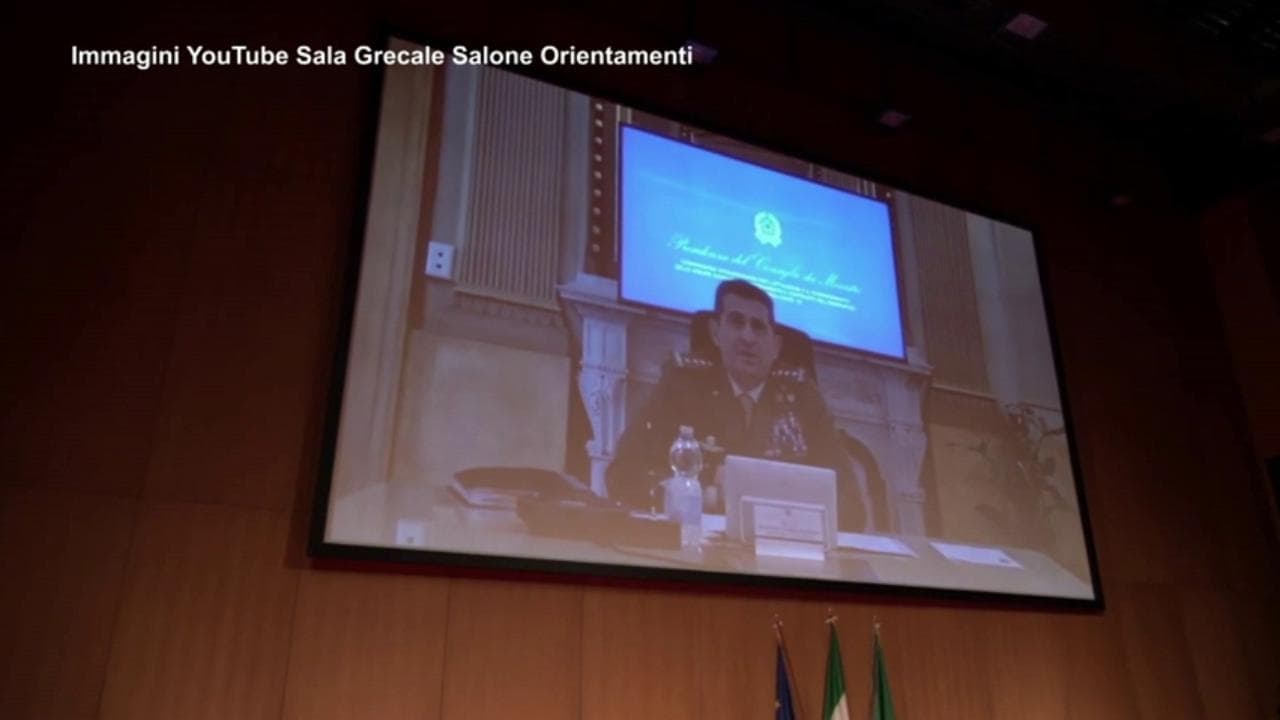 Covid, Figliuolo: "Non siamo ancora alla parola fine, avanti con la terza dose"