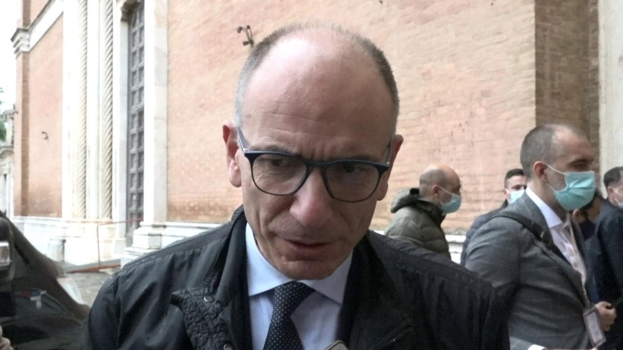 Covid, Letta: "È il momento delle scelte per non ricadere nell'emergenza"