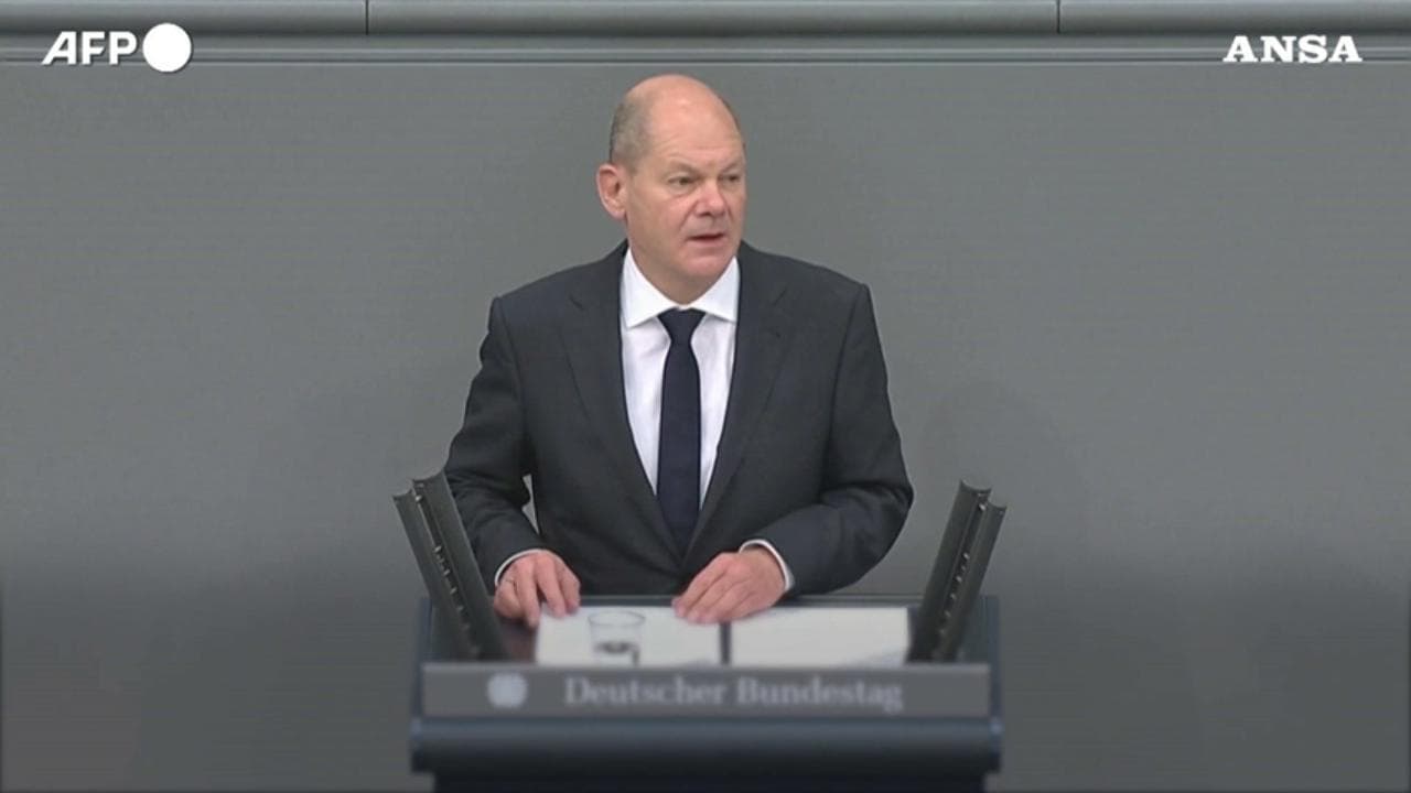 Covid, Scholz: "In Germania serve una grande campagna vaccinale per affrontare l'inverno"
