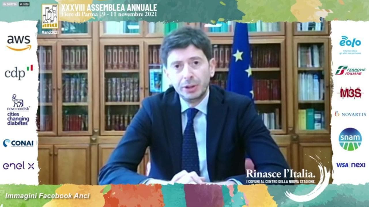 Covid, Speranza: "Recrudescenza del virus, convincere chi non è vaccinato"
