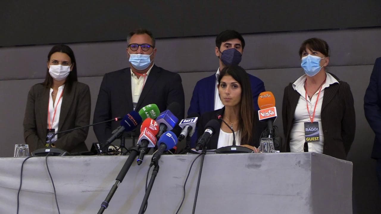 Comunali Roma, Raggi: "Io poco sotto i miei avversari. Non darò indicazioni di voto al ballottaggio"