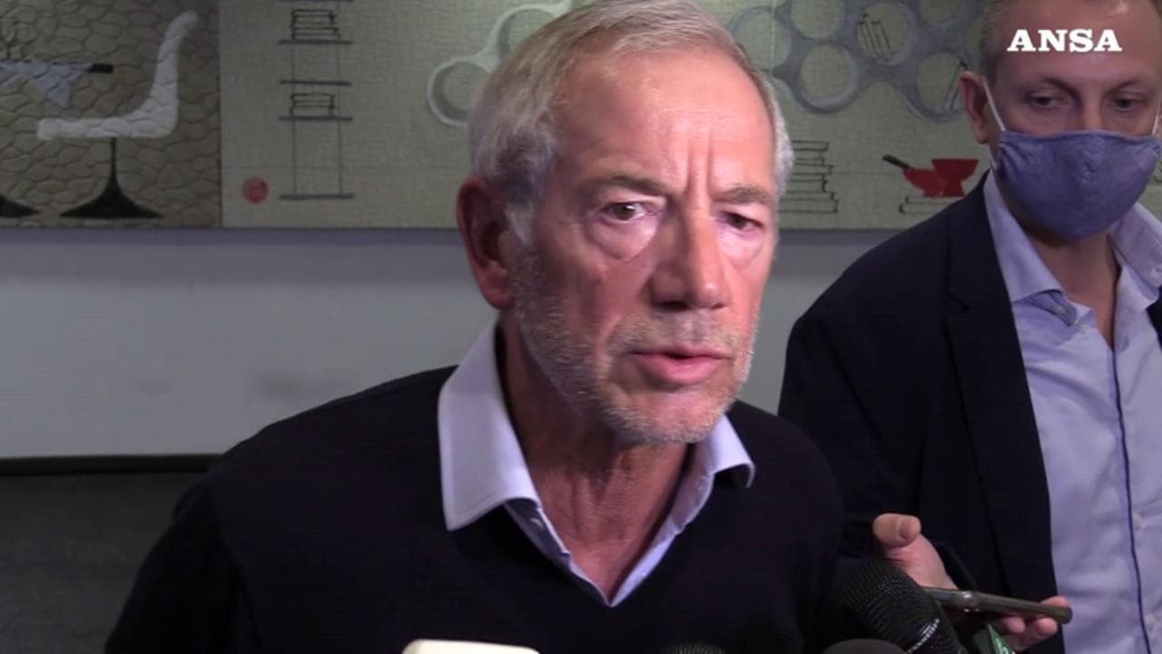 Covid, Bertolaso: "L'uso delle mascherine crea disagio e potrebbe essere riveduto"