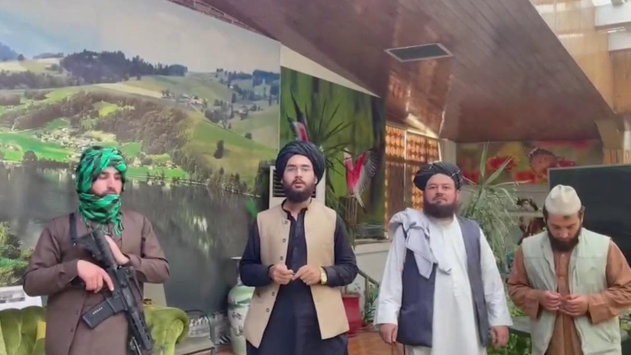 Kabul, con i talebani nella villa del generale Dostum: lusso e giardini privati