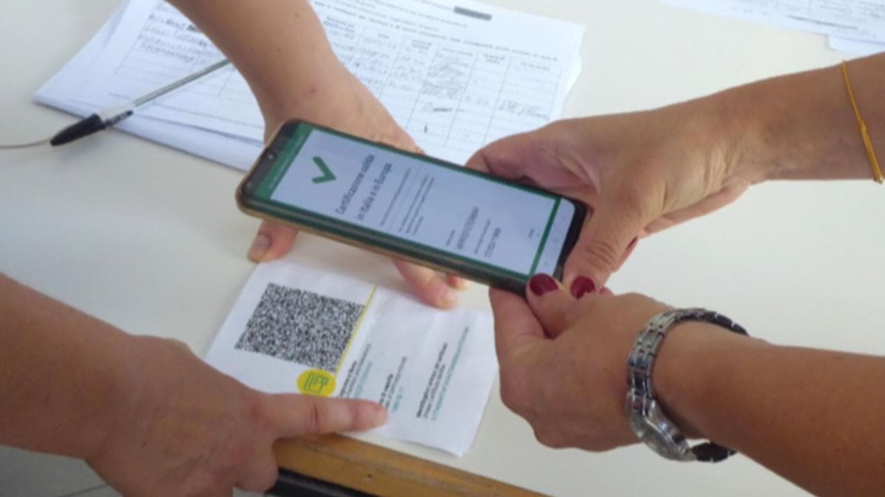 Green pass, le nuove regole: da metà ottobre sarà obbligatorio per andare a lavoro