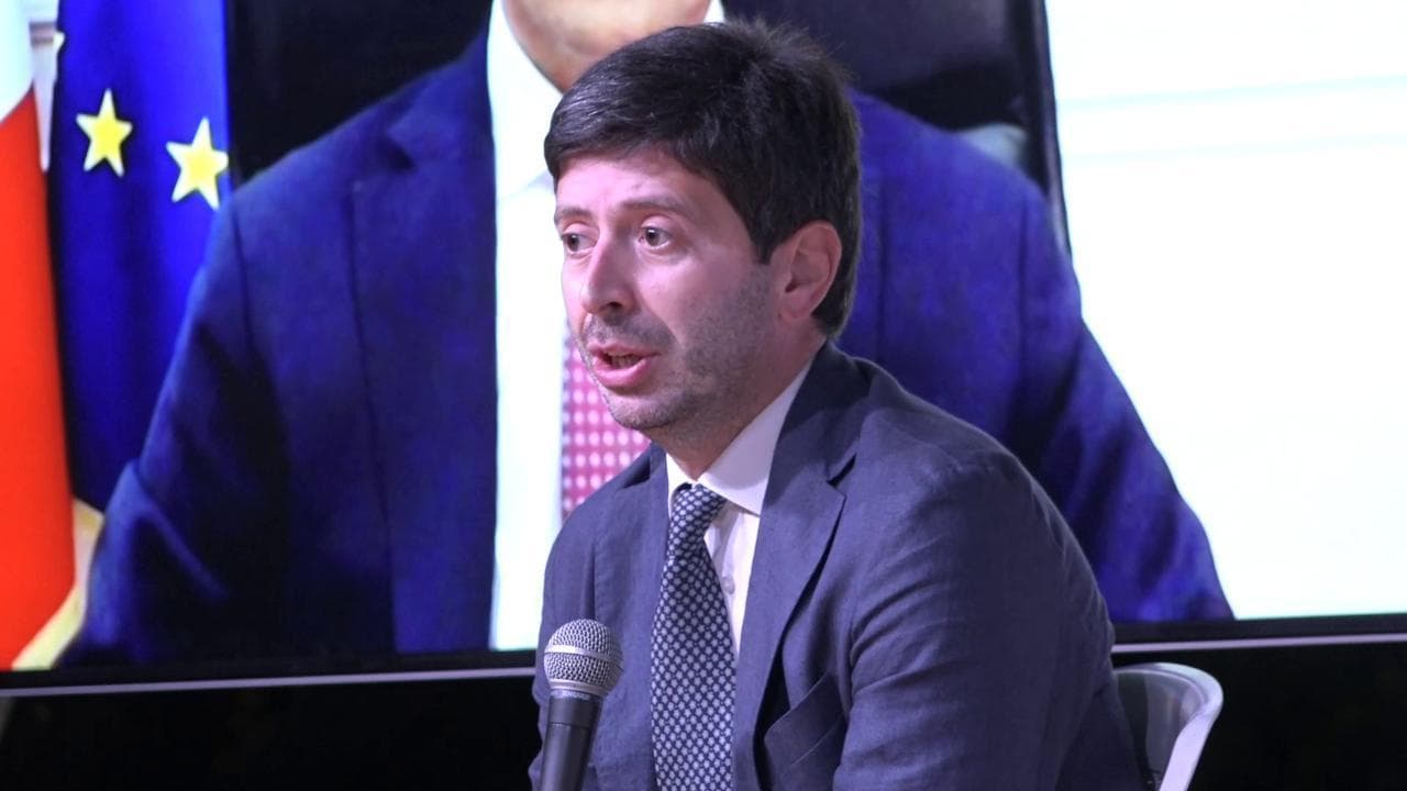 Vaccini: Speranza "Terza dose? Decisione in tempi brevi"
