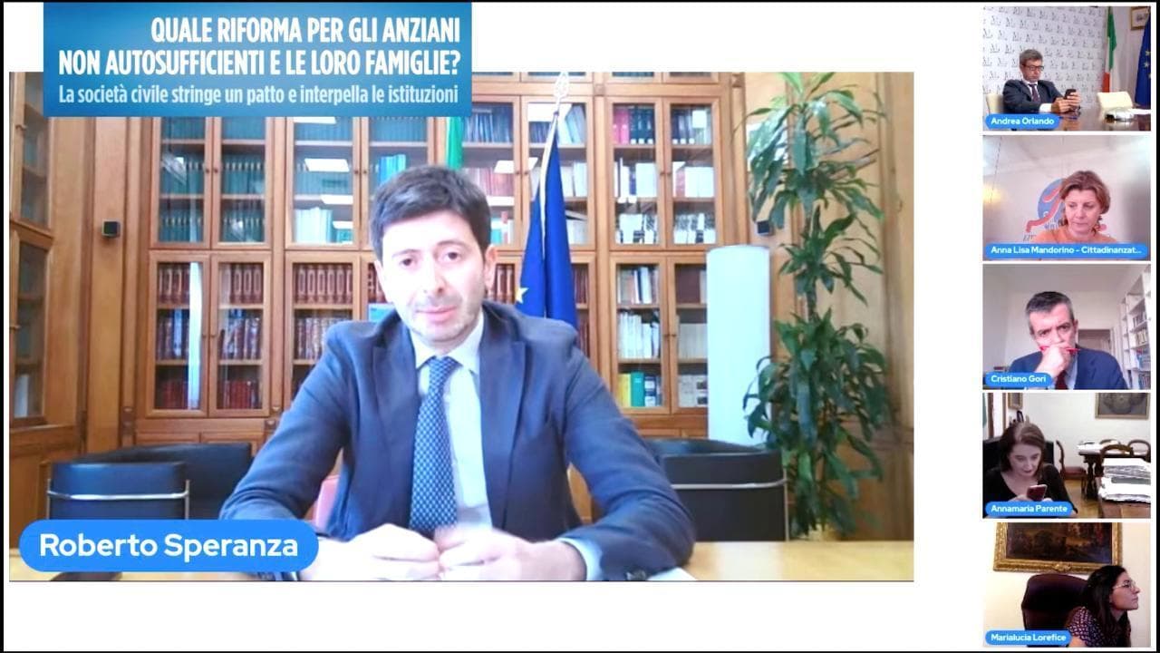 Covid, Speranza: "Gli scienziati raccomandano il vaccino per tutte le fasce di età"