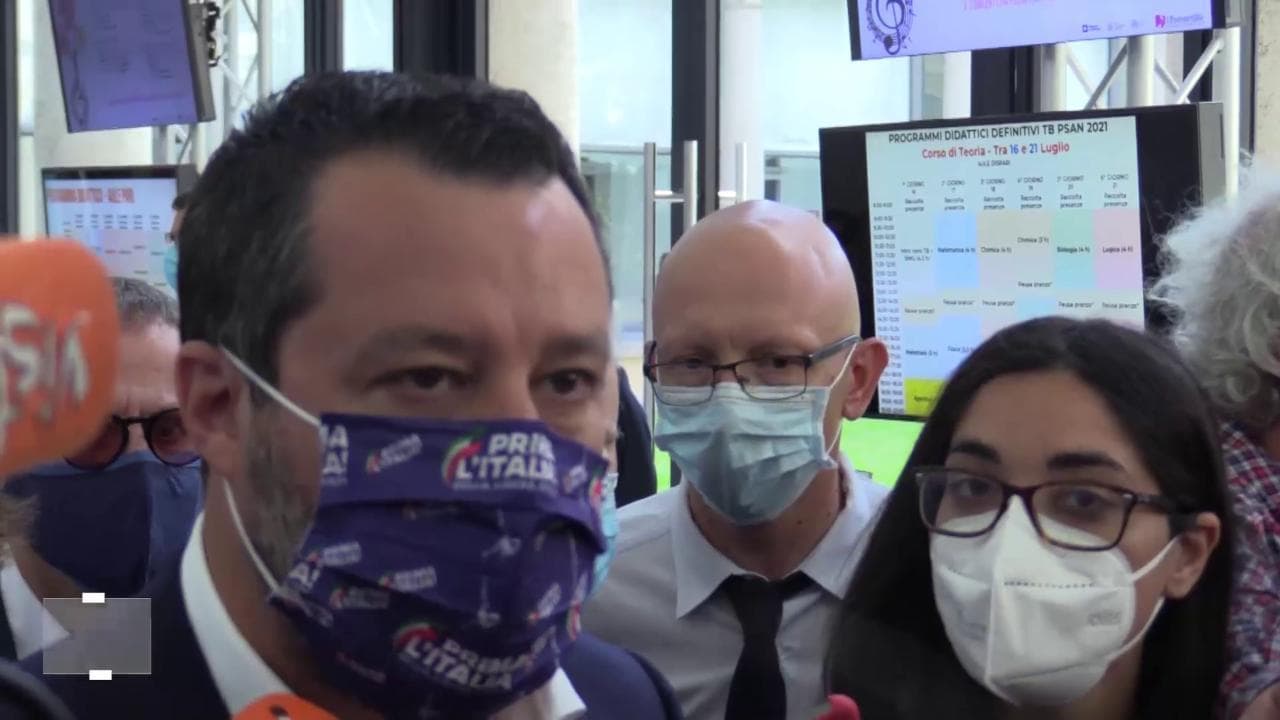 Coronavirus, Salvini rifiuta di fare appelli a vaccinarsi: "Non sono un medico"