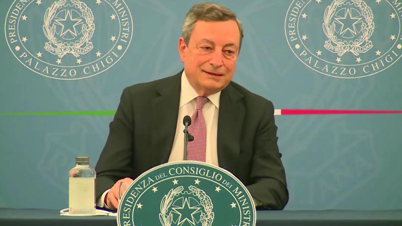 Vaccini, Draghi: "Stop mascherine all'aperto? Chiederò parere formale al Cts"